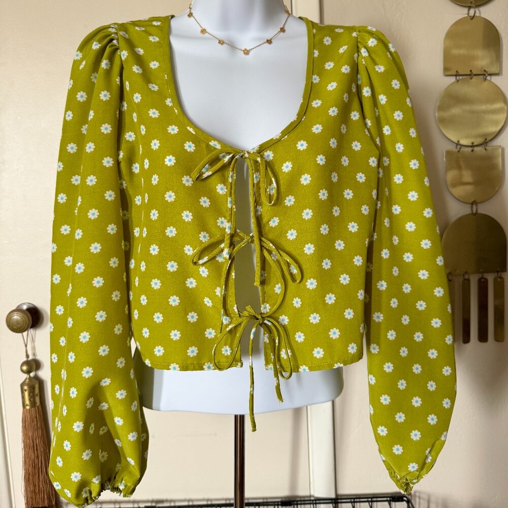 Womens XS Cottage Core Daisy Bow Blouse